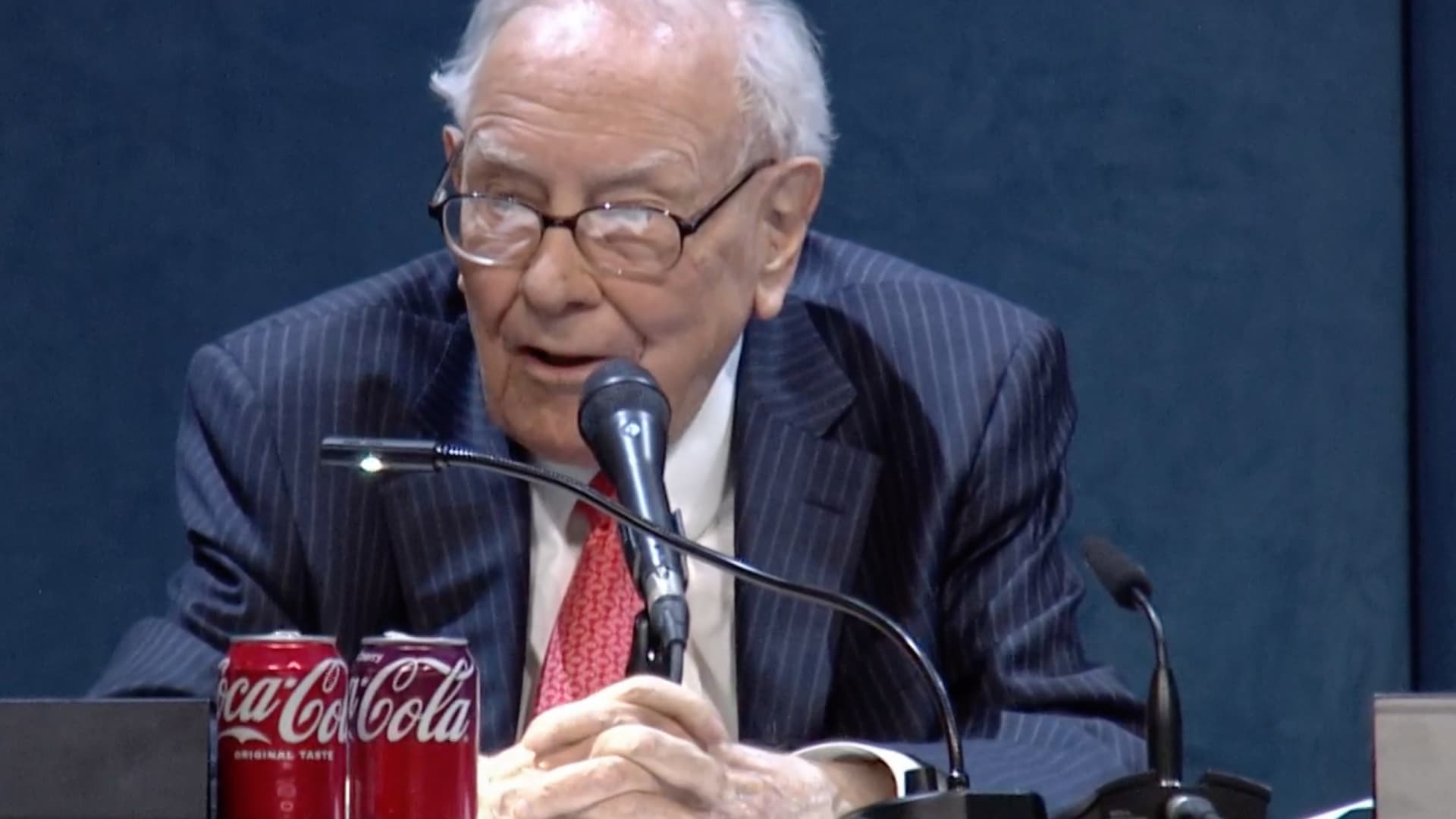 Buffett's likely exit from Kraft Heinz is a problem for the mac-and-cheese stock