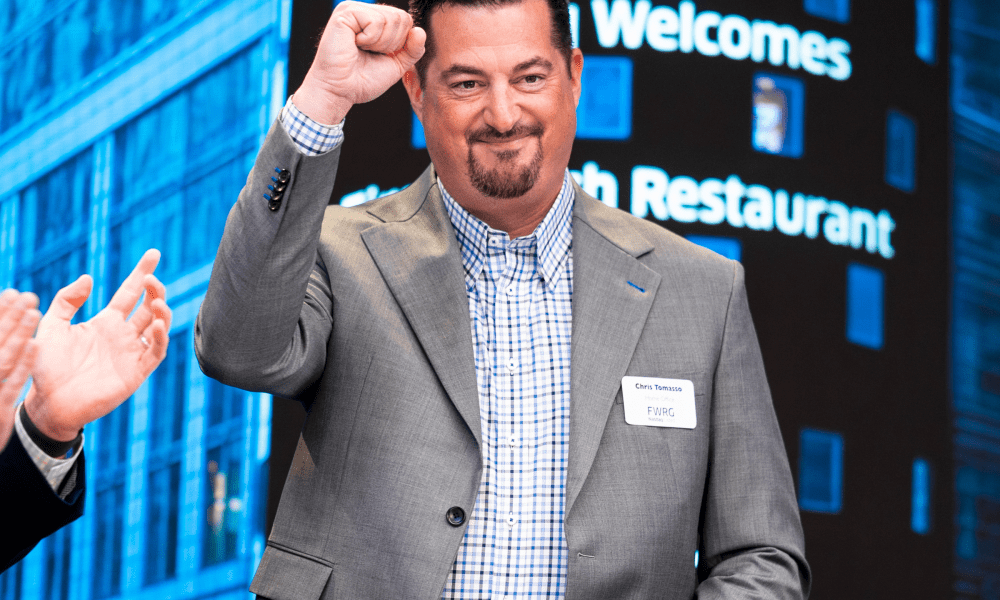 $1 billion-a-year CEO writes hundreds of thank you notes to staff and still eats in the break room—’which always, for whatever reason, blows new employees away’