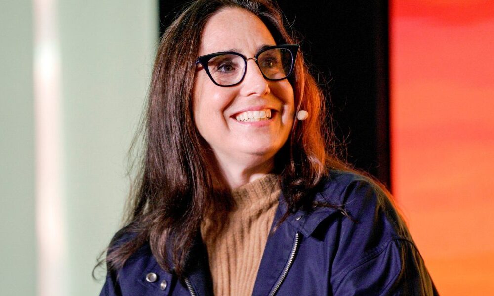 A 19-year-old NBA intern bagged a private meeting with LA Clippers CEO from a cold email—she told him ‘to do work that you can do for free’