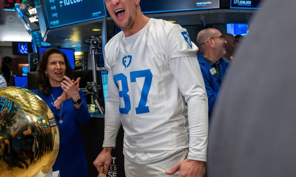 A sports bettor turned $15 into $140K from a 3-leg parlay. It’s the exception to the risky bet making sportsbooks billions