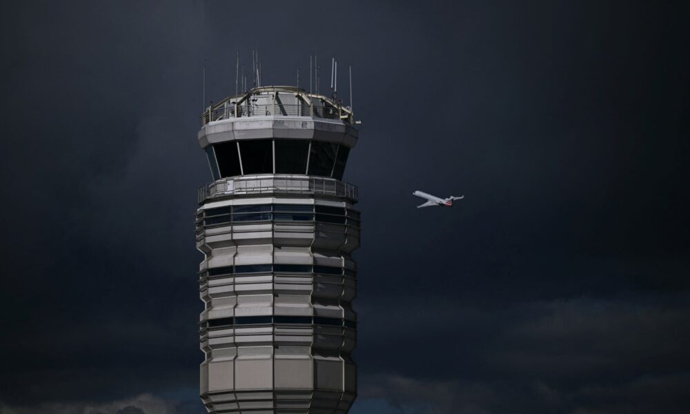 Air traffic controllers get partial pay