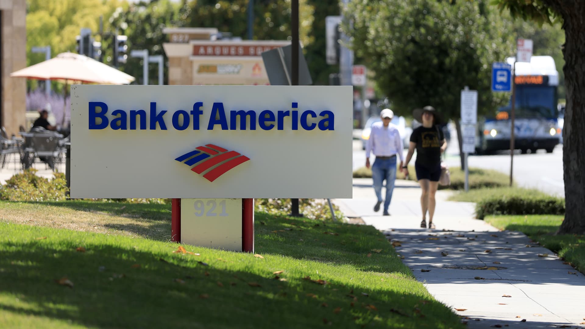 An impulse move higher is beginning in this big bank stock, according to the charts