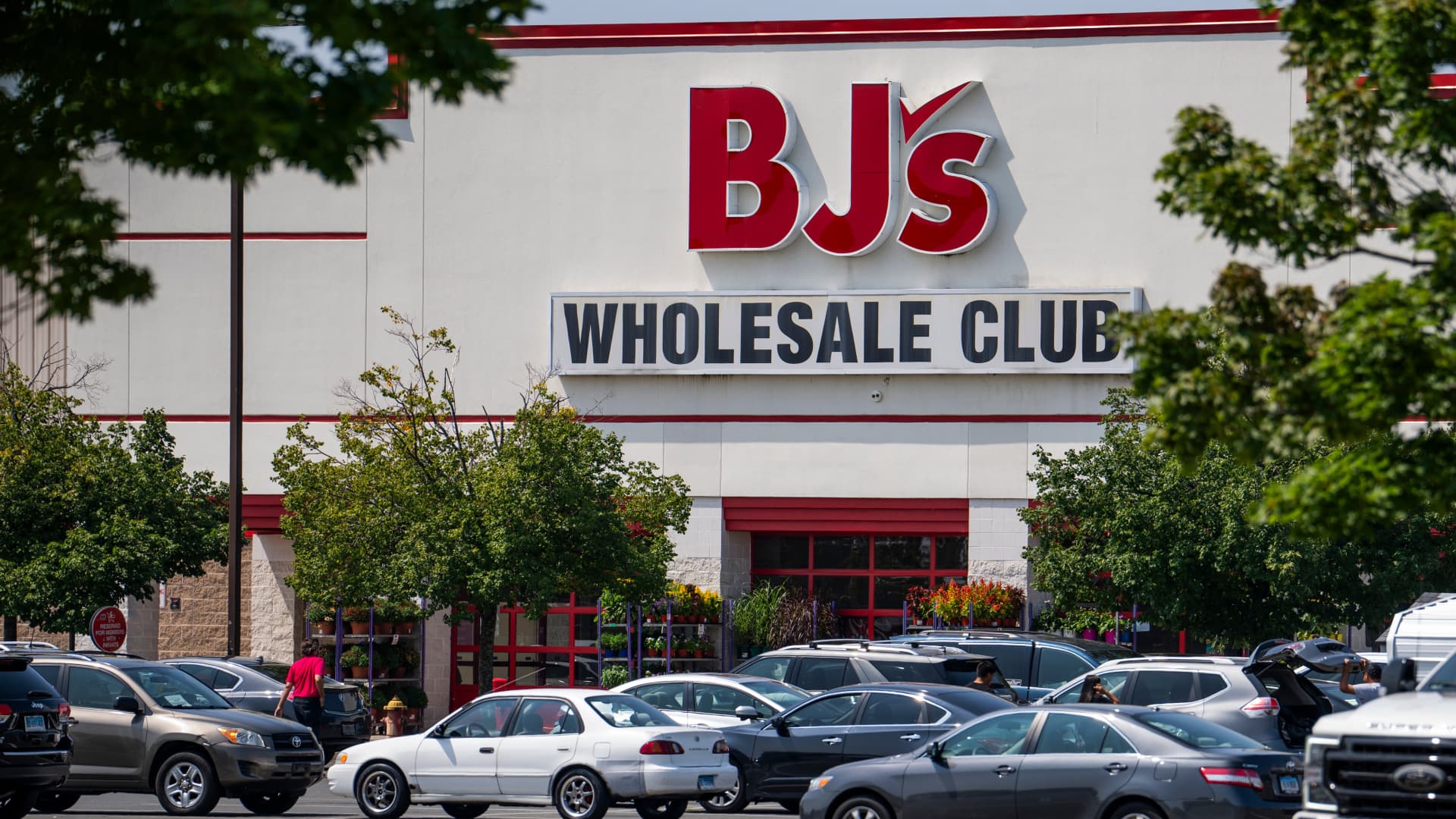 An options trade on this wholesale club that trades at a big discount to Costco