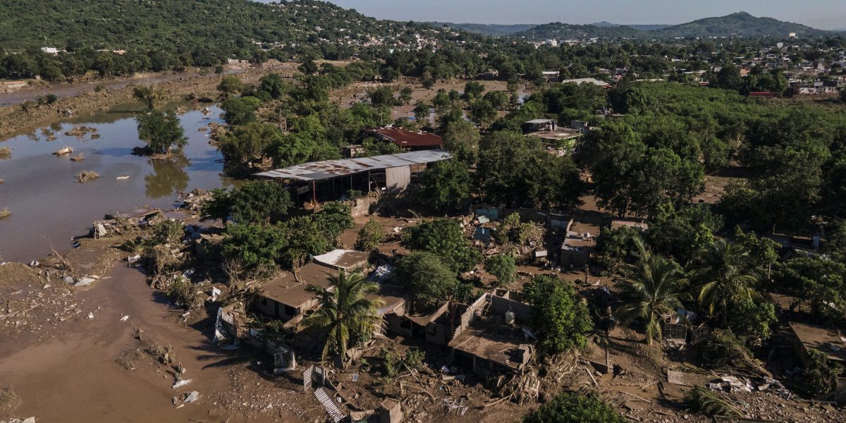 Deadly floods in Mexico that killed 76 people trigger a 5-mile oil spill that could ripple through the gulf economy