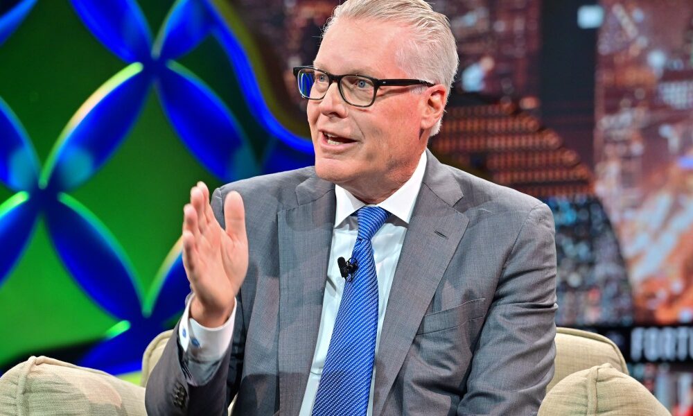 Delta CEO Ed Bastian says one key to building customer loyalty is 'obsessing' over your own staff