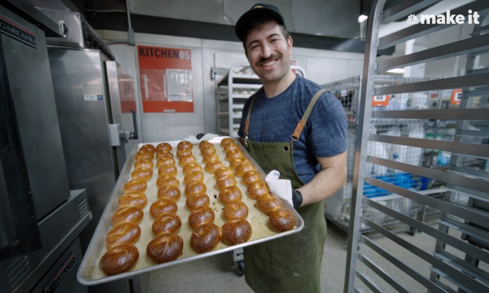 29-year-old left 6-figure tech job and opened a pizza bagel business