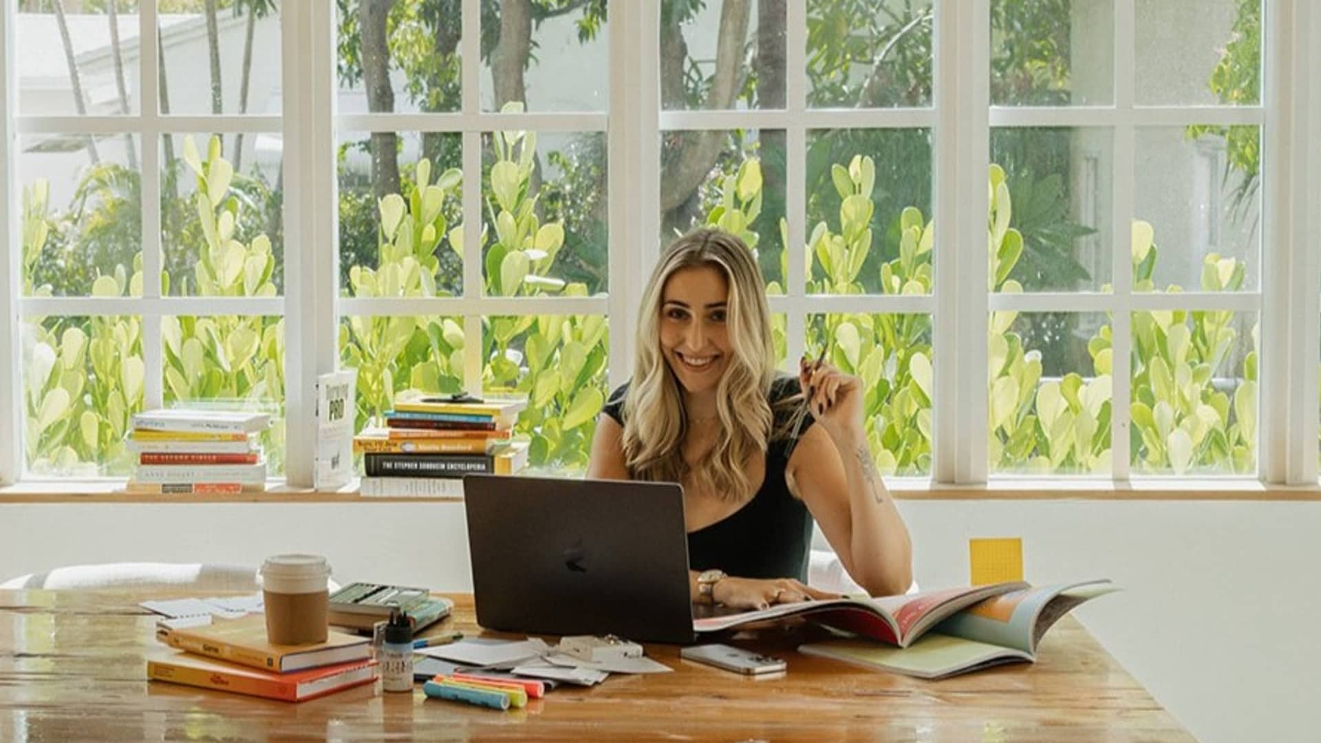 30-year-old founder reached out to 100 strangers in 100 days—it 'totally changed my life,' she says