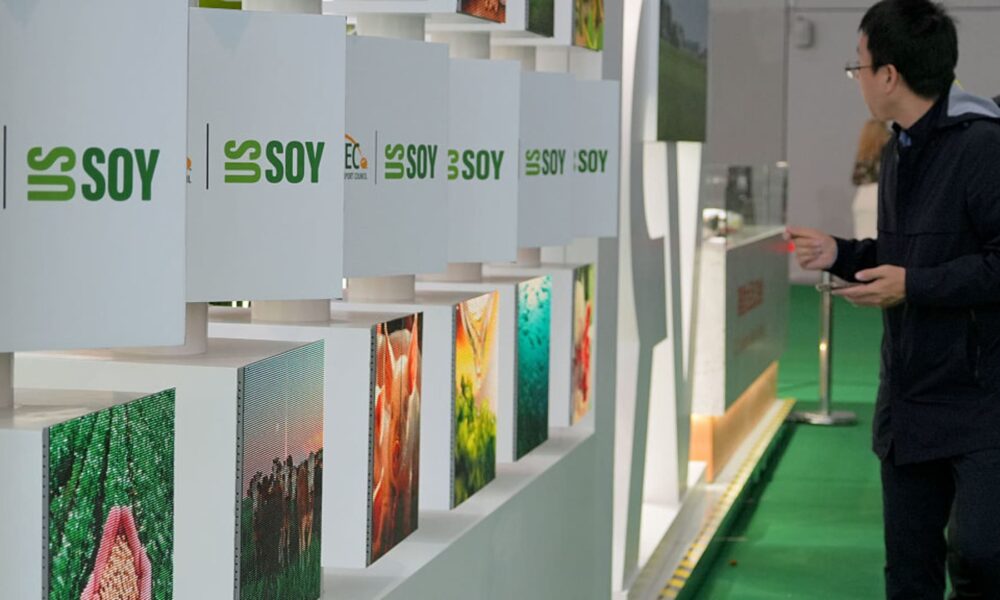 American farmers push to boost China soybean sales
