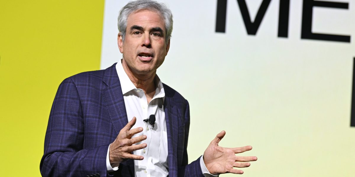 Anxious generation author warns Gen z’s brains are ‘growing around their phones’ the way a tree warps around a tombstone