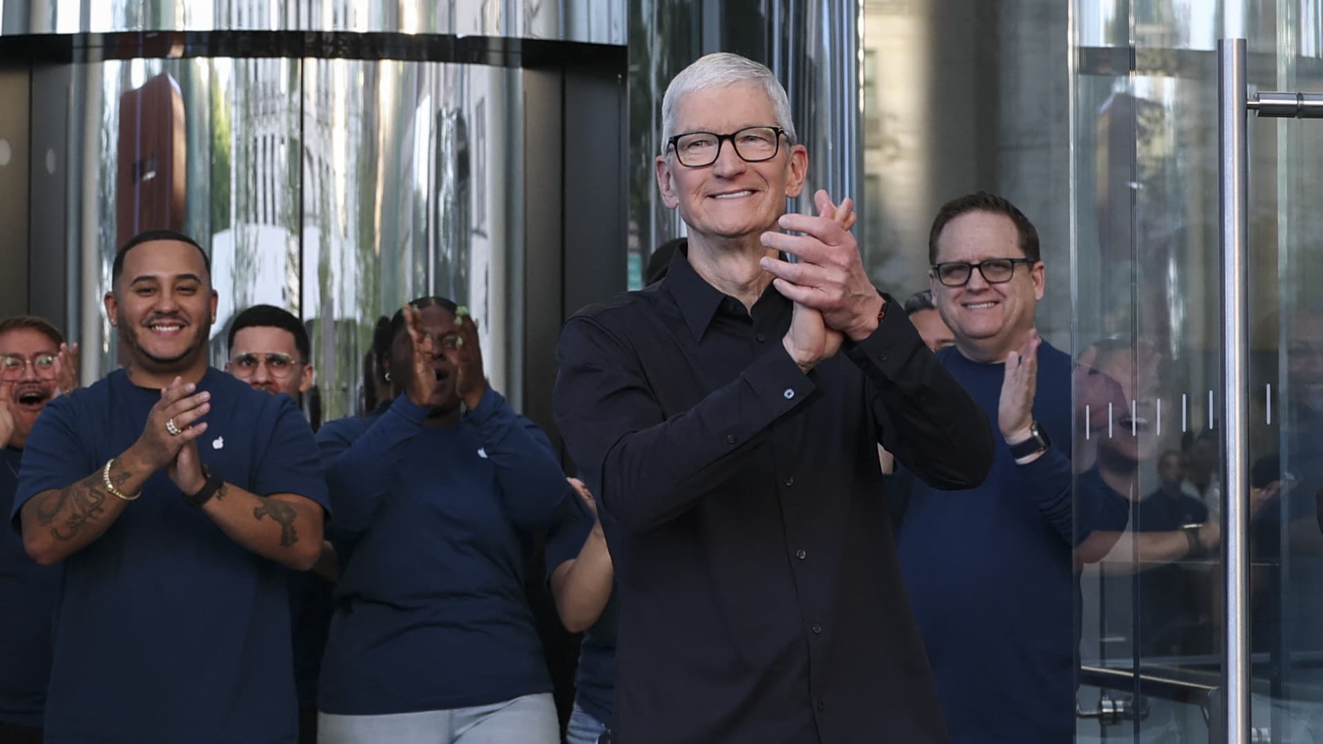 Apple's AI roadmap looks brighter — plus, Costco delivers upbeat sales numbers