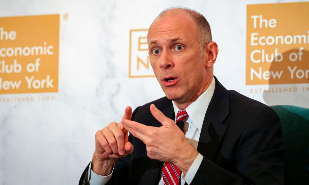 Chicago Fed's Goolsbee says he's cautious about further rate cuts during shutdown