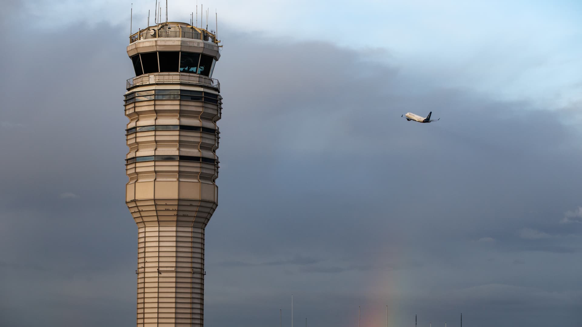 Here's what travelers need to know about FAA airport flight reductions