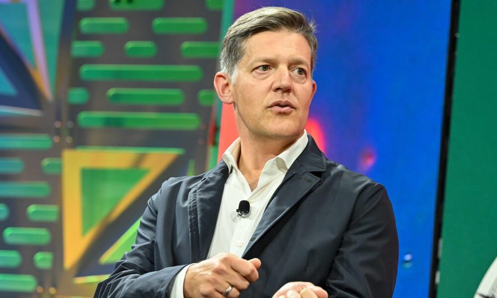 Roelof Botha steps aside as Sequoia’s steward, passing the role to Alfred Lin and Pat Grady