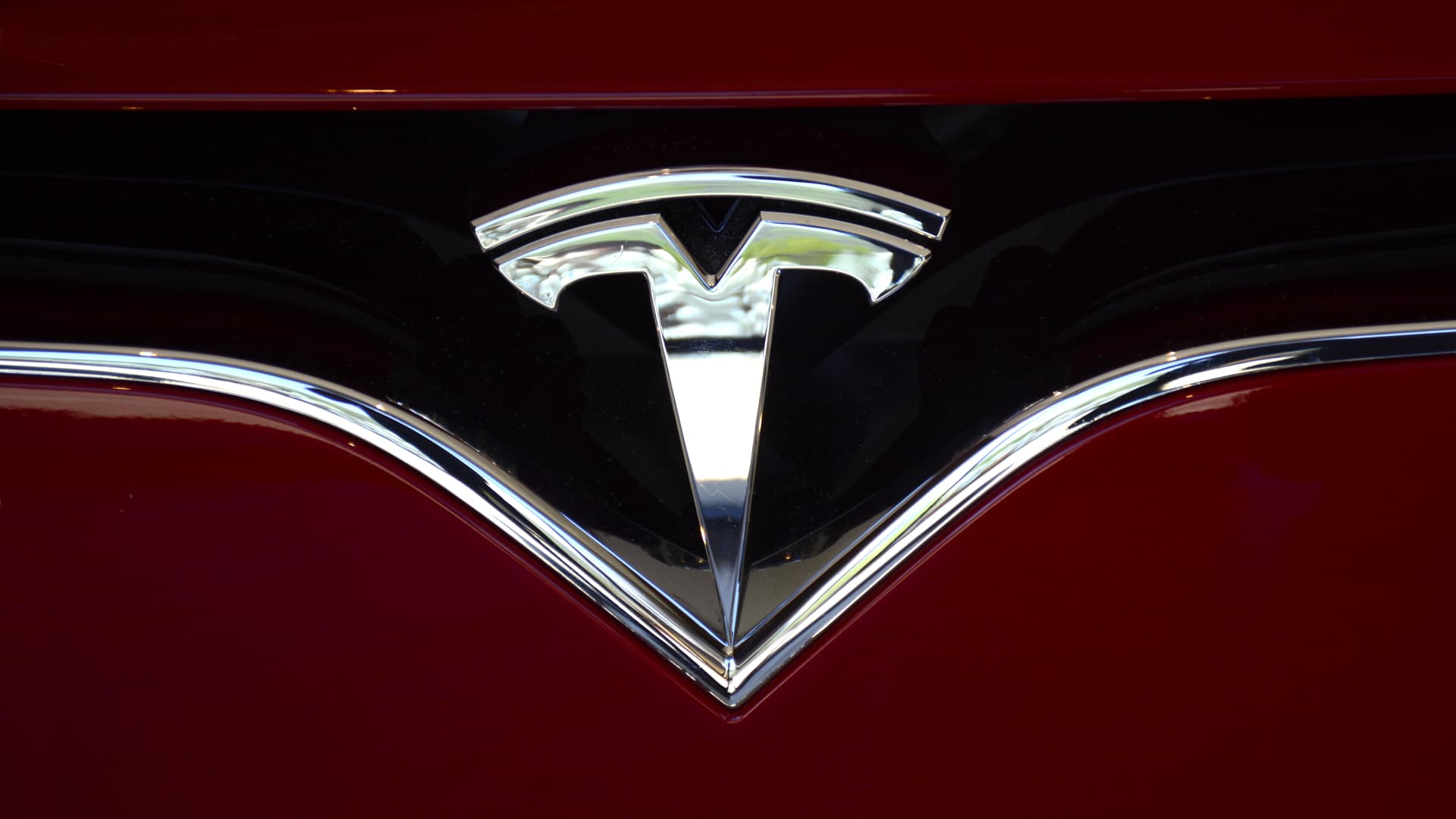 Tesla's China sales fall to 3-year low amid tepid demand