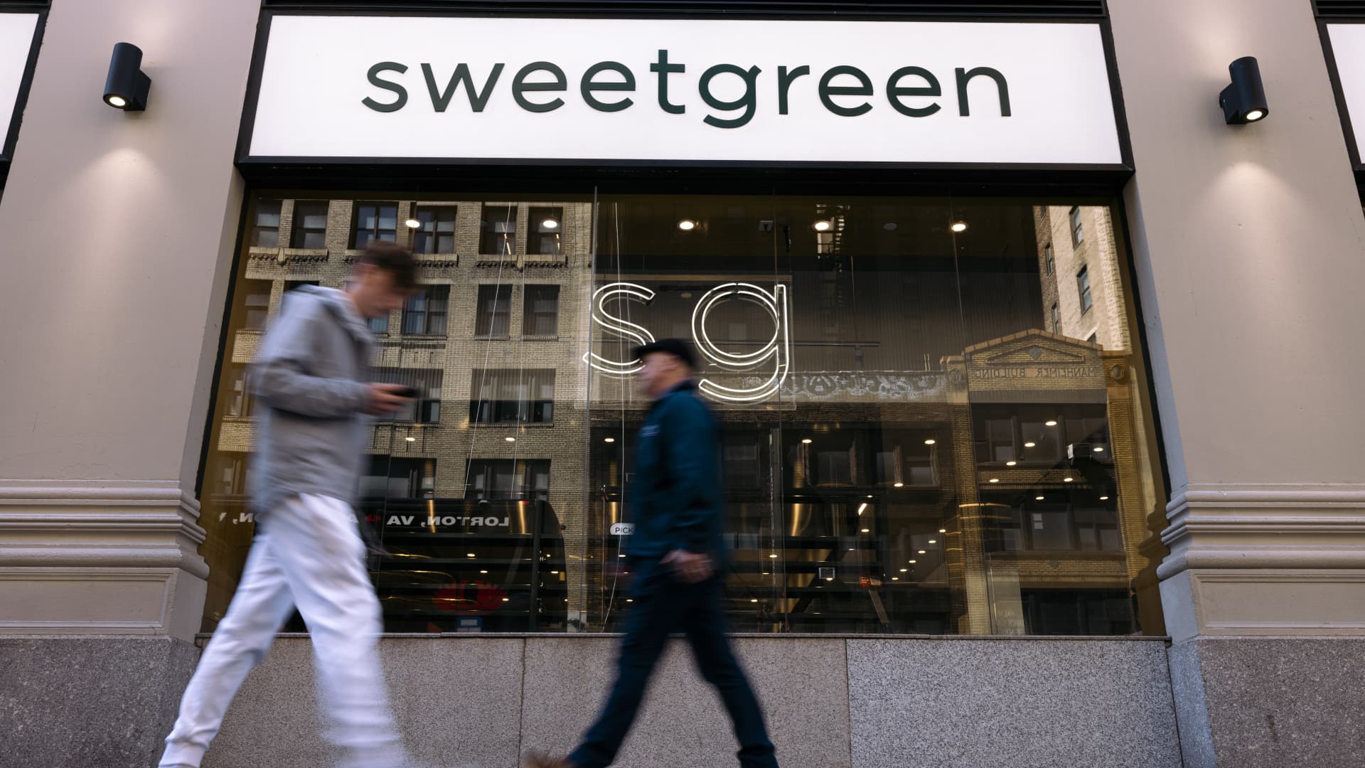 Why Sweetgreen sales, stock are falling